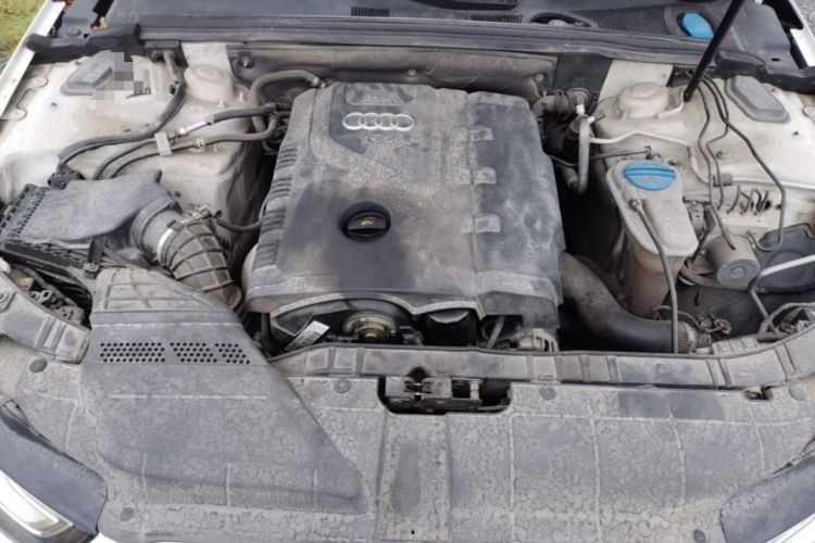 Used Audi A4L 2013 35 TFSI Automatic Standard Model Engine Bay