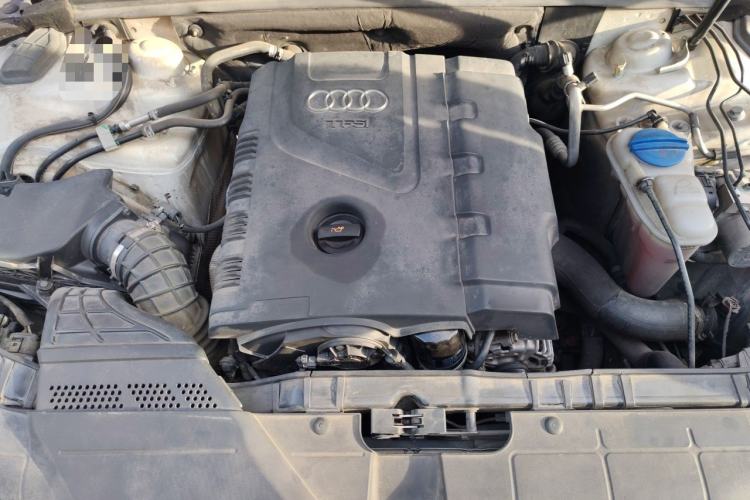 Used Audi A4L 2013 35 TFSI Automatic Standard Model Engine Bay