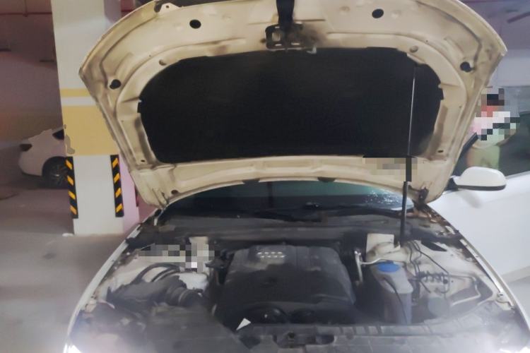 Used Audi A4L 2013 35 TFSI Automatic Standard Model Engine Bay