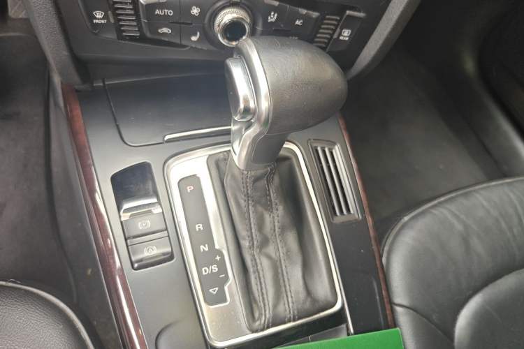 Used Audi A4L 2013 35 TFSI Automatic Comfort Model Gear Lever