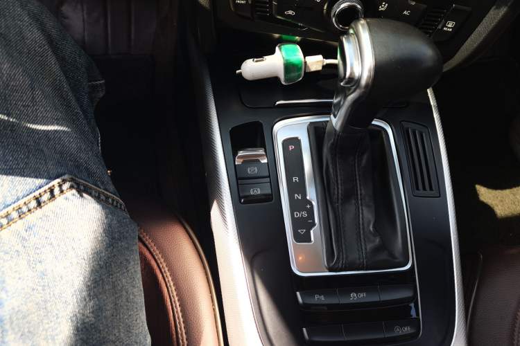 Used Audi A4L 2013 35 TFSI Automatic Standard Model Gear Lever