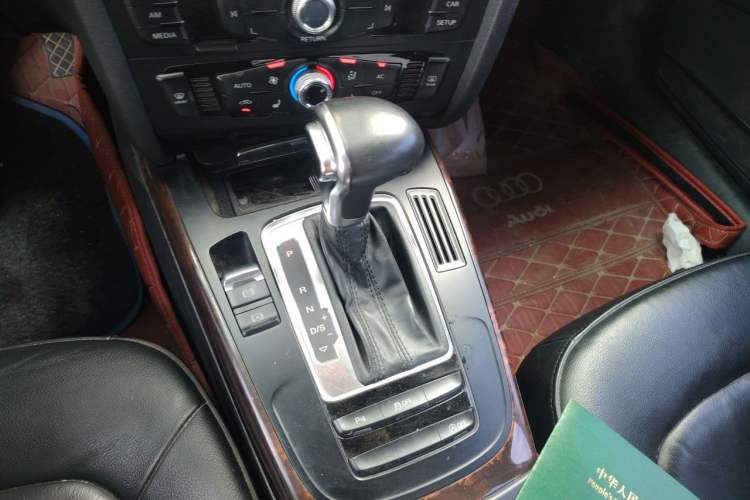 Used Audi A4L 2013 35 TFSI Automatic Comfort Model Gear Lever