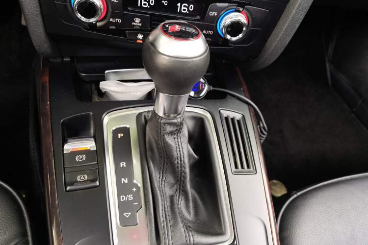 Used Audi A4L 2013 35 TFSI Automatic Standard Model Gear Lever