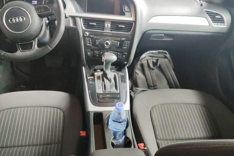Used Audi A4L 2013 35 TFSI Automatic Standard Model Gear Lever