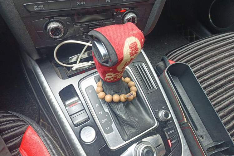 Used Audi A4L 2013 40 TFSI quattro Sport version Gear Lever