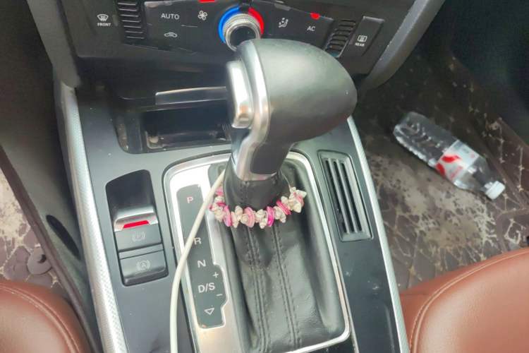 Used Audi A4L 2013 35 TFSI Automatic Standard Model Gear Lever