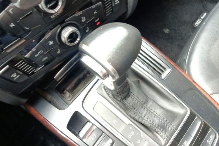 Used Audi A4L 2013 35 TFSI Automatic Comfort Model Gear Lever