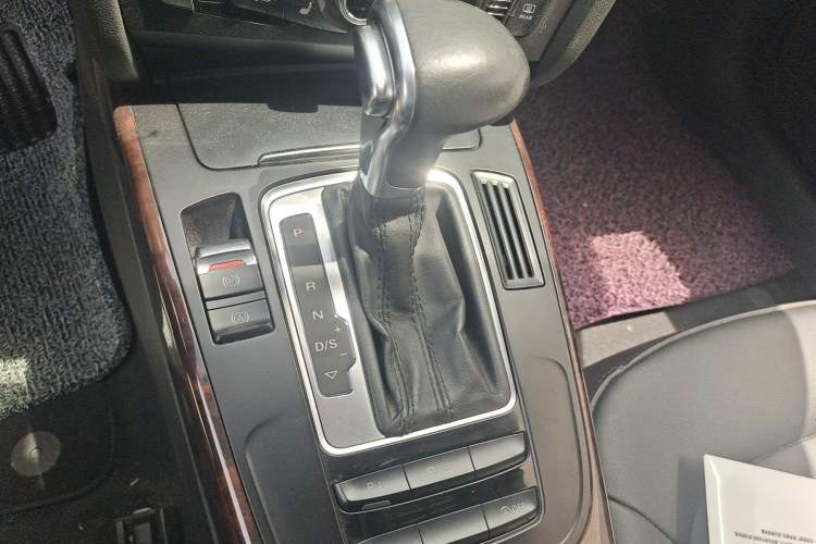 Used Audi A4L 2013 35 TFSI Automatic Standard Model Gear Lever