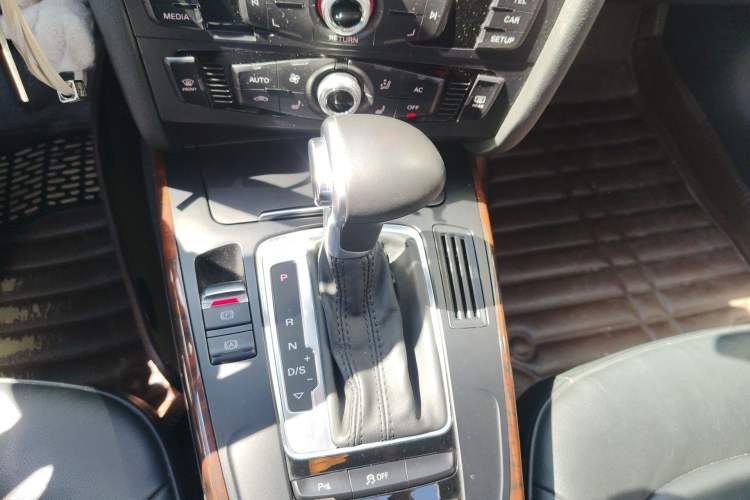 Used Audi A4L 2013 35 TFSI Automatic Comfort Model Gear Lever