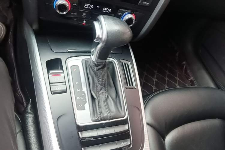 Used Audi A4L 2013 35 TFSI Automatic Standard Model Gear Lever