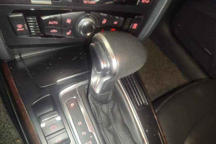 Used Audi A4L 2013 35 TFSI Automatic Comfort Model Gear Lever