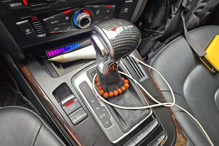 Used Audi A4L 2013 35 TFSI Automatic Comfort Model Gear Lever