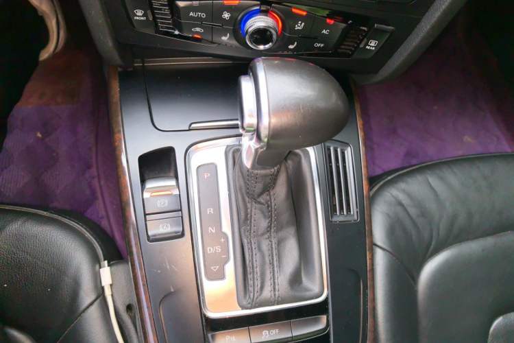 Used Audi A4L 2013 35 TFSI Automatic Comfort Model Gear Lever