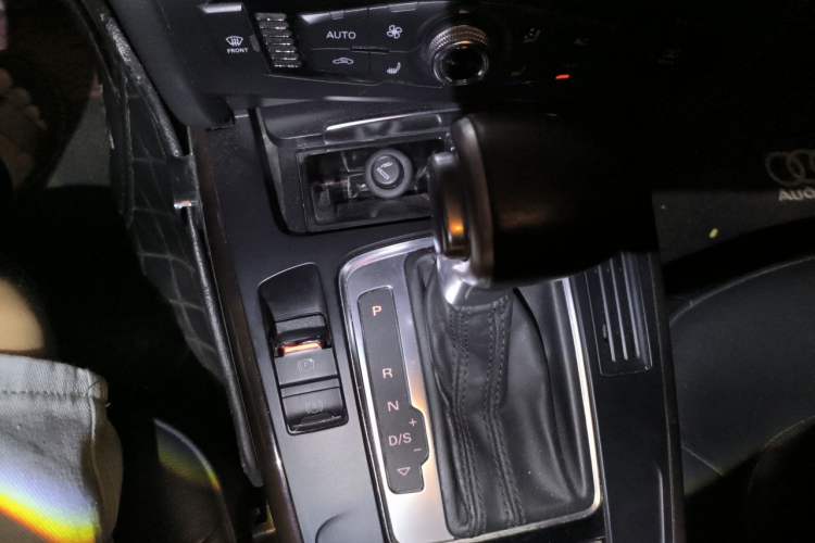 Used Audi A4L 2013 35 TFSI Automatic Comfort Model Gear Lever