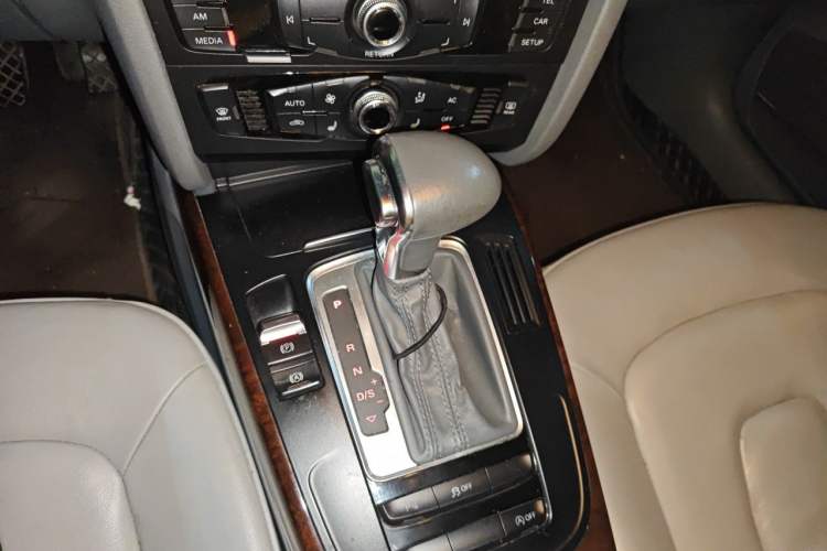Used Audi A4L 2013 35 TFSI Automatic Standard Model Gear Lever