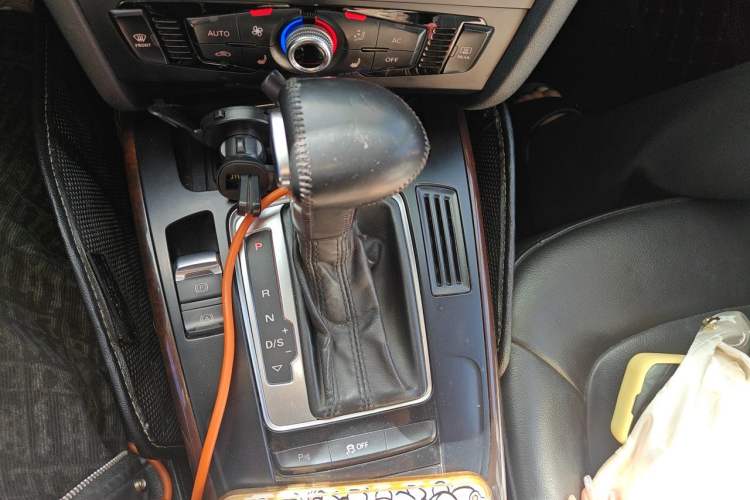 Used Audi A4L 2013 35 TFSI Automatic Comfort Model Gear Lever