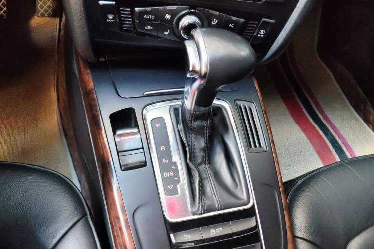 Used Audi A4L 2013 35 TFSI Automatic Standard Model Gear Lever