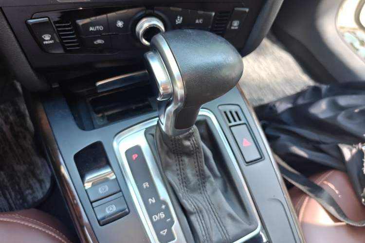 Used Audi A4L 2013 35 TFSI Automatic Standard Model Gear Lever