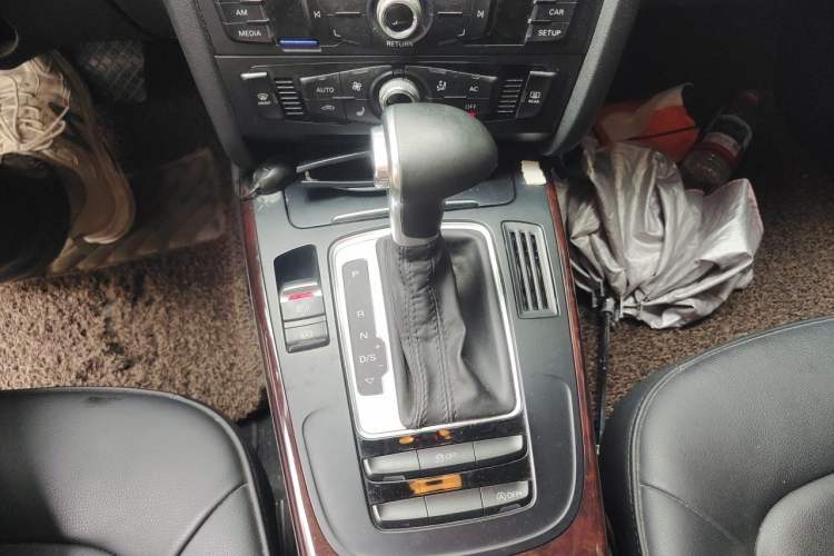 Used Audi A4L 2013 35 TFSI Automatic Comfort Model Gear Lever