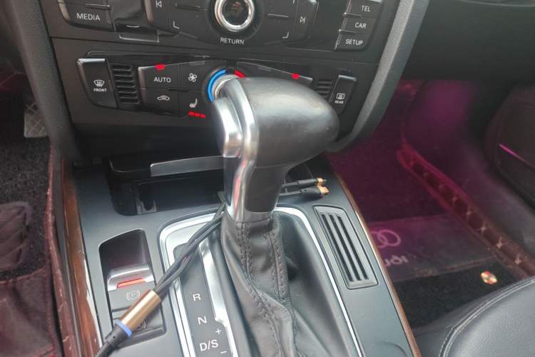 Used Audi A4L 2013 35 TFSI Automatic Comfort Model Gear Lever