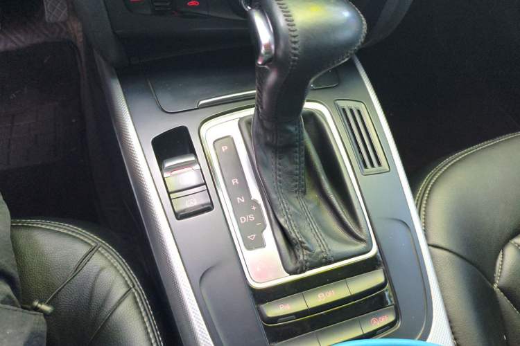 Used Audi A4L 2013 35 TFSI Automatic Standard Model Gear Lever