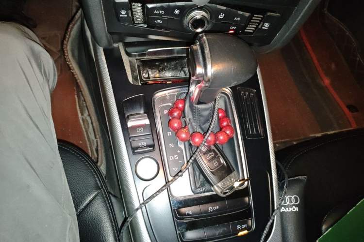 Used Audi A4L 2013 35 TFSI Automatic Standard Model Gear Lever