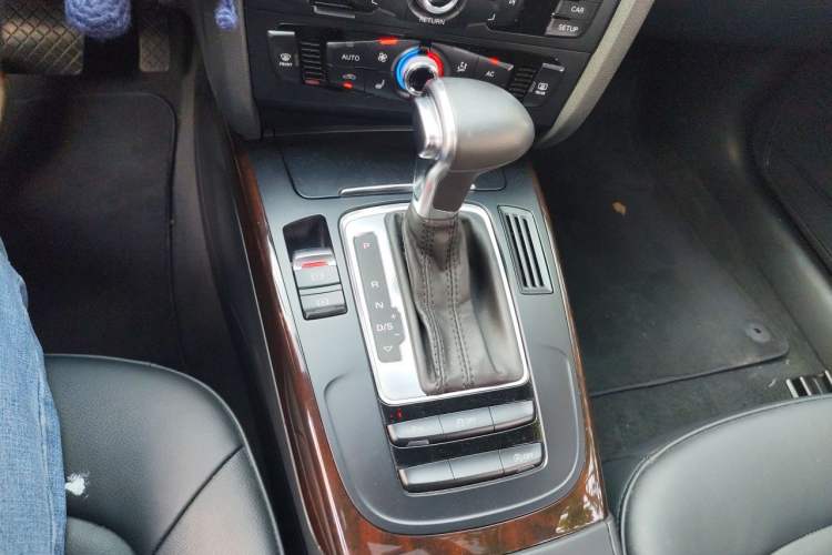 Used Audi A4L 2013 35 TFSI Automatic Comfort Model Gear Lever