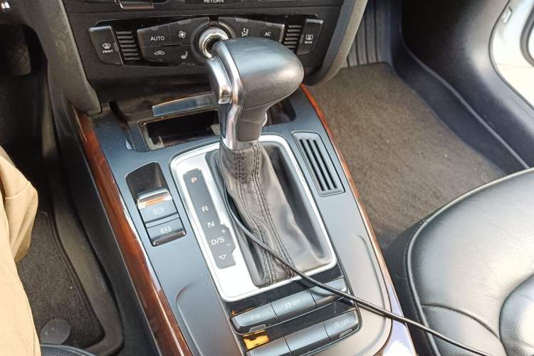 Used Audi A4L 2013 35 TFSI Automatic Standard Model Gear Lever