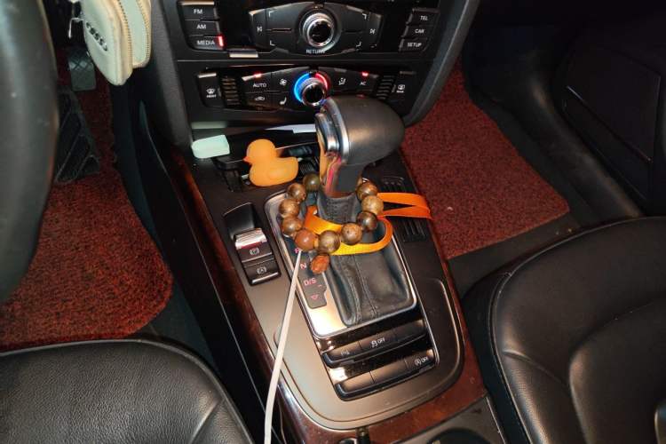 Used Audi A4L 2013 35 TFSI Automatic Comfort Model Gear Lever