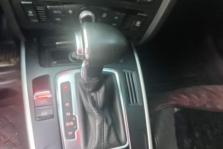 Used Audi A4L 2013 35 TFSI Automatic Standard Model Gear Lever