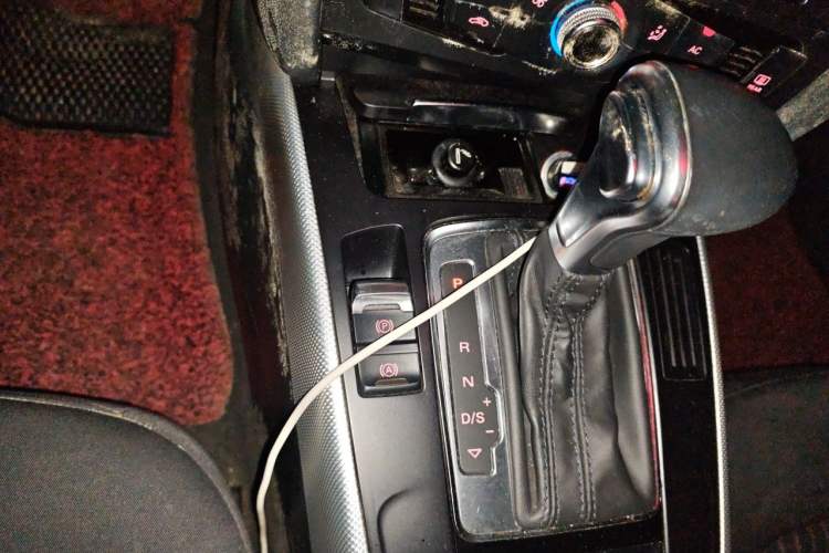 Used Audi A4L 2013 35 TFSI Automatic Comfort Model Gear Lever