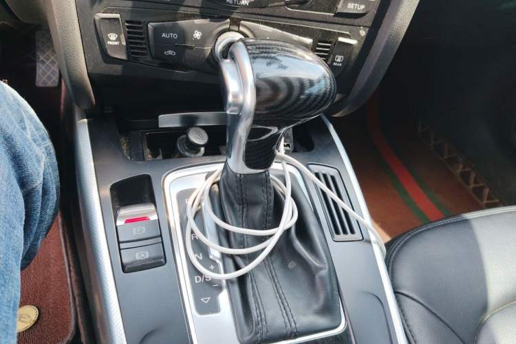Used Audi A4L 2013 30 TFSI Automatic Comfort Model Gear Lever