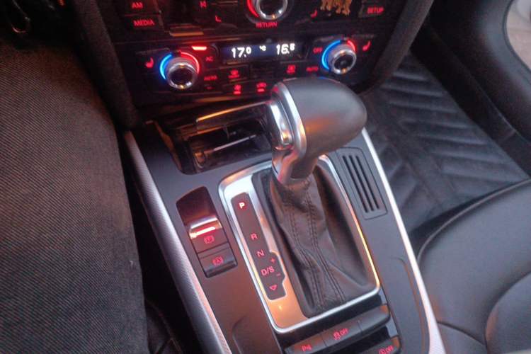 Used Audi A4L 2013 35 TFSI Automatic Comfort Model Gear Lever