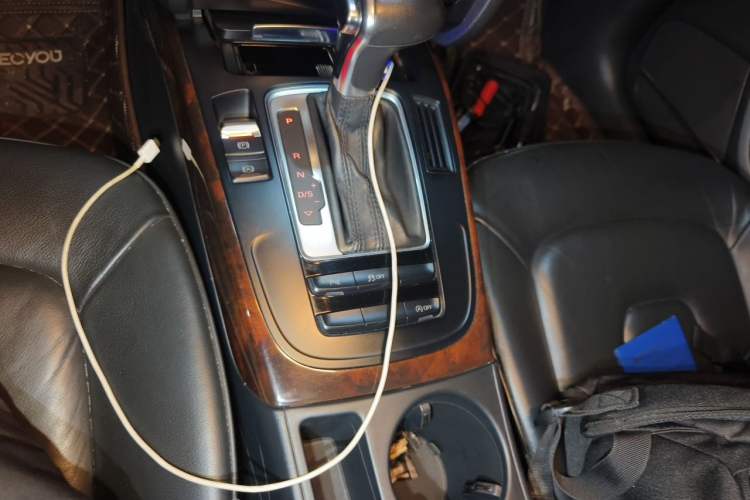 Used Audi A4L 2013 35 TFSI Automatic Comfort Model Gear Lever