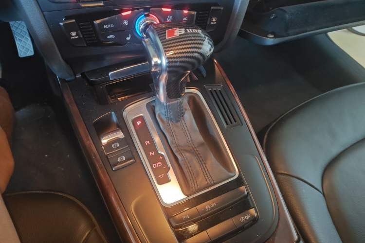 Used Audi A4L 2013 35 TFSI Automatic Comfort Model Gear Lever