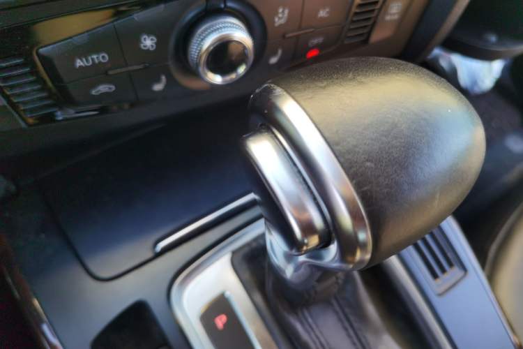 Used Audi A4L 2013 35 TFSI Automatic Comfort Model Gear Lever