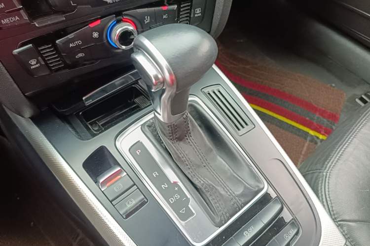 Used Audi A4L 2013 35 TFSI Automatic Standard Model Gear Lever