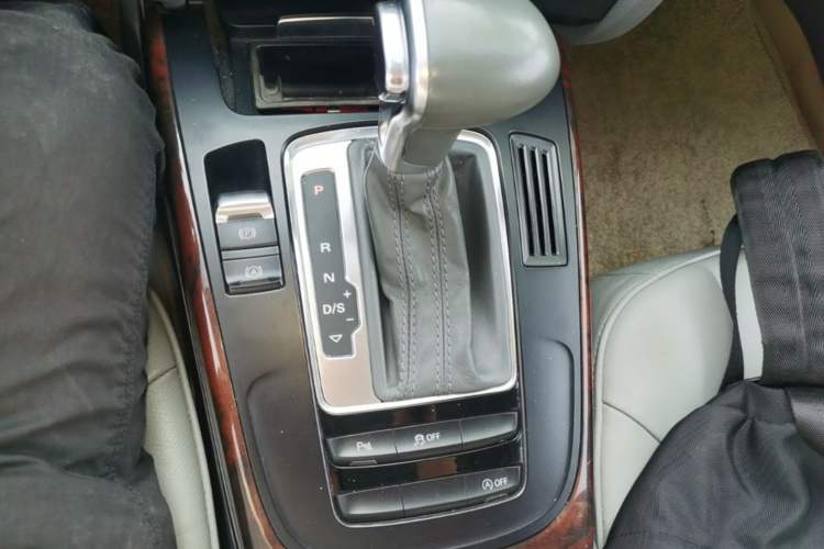 Used Audi A4L 2013 35 TFSI Automatic Comfort Model Gear Lever