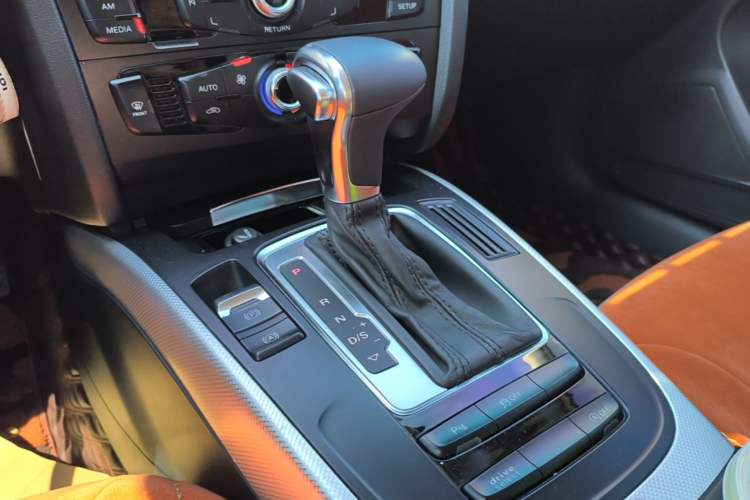 Used Audi A4L 2013 35 TFSI Automatic Standard Model Gear Lever