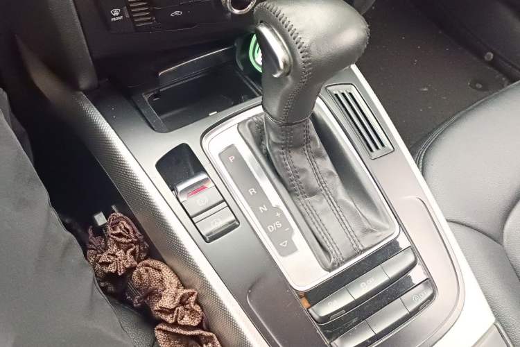 Used Audi A4L 2013 35 TFSI Automatic Standard Model Gear Lever