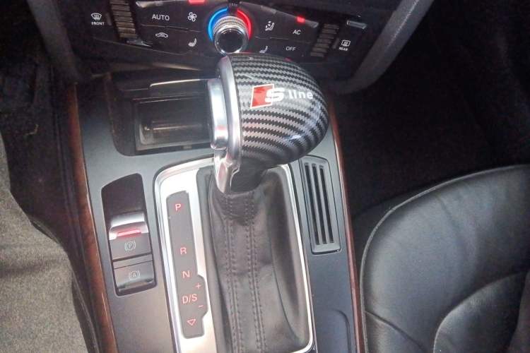 Used Audi A4L 2013 35 TFSI Automatic Comfort Model Gear Lever