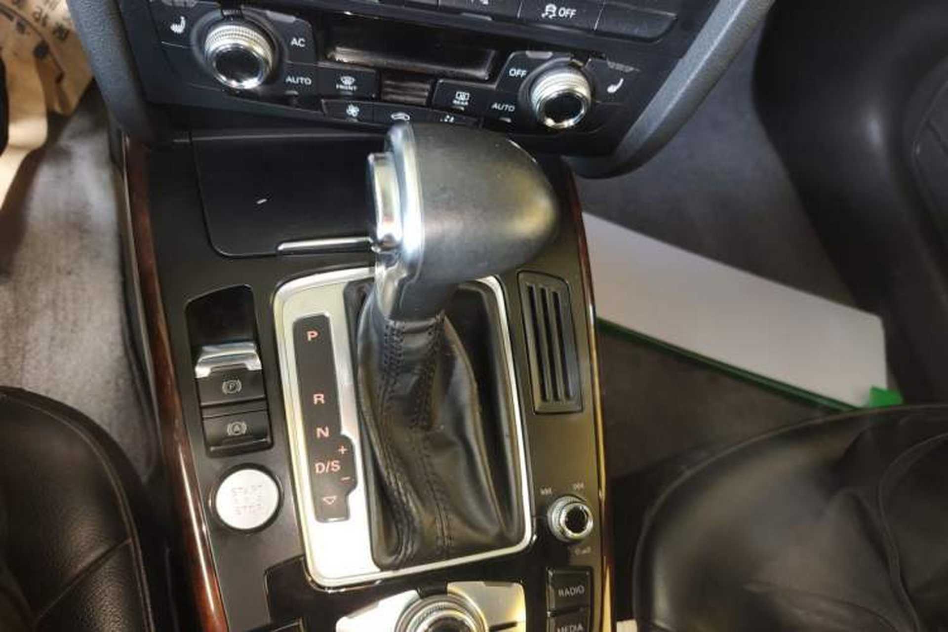 Used Audi A4L 2013 35 TFSI Automatic Technology Edition Gear Lever