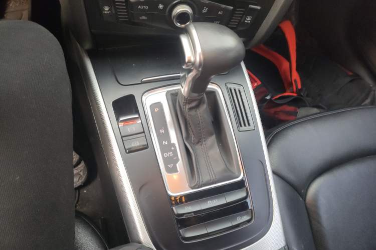 Used Audi A4L 2013 35 TFSI Automatic Comfort Model Gear Lever