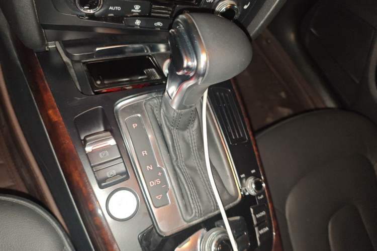 Used Audi A4L 2013 35 TFSI Automatic Technology Edition Gear Lever