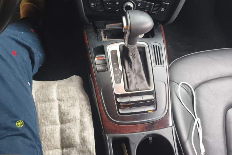 Used Audi A4L 2013 35 TFSI Automatic Comfort Model Gear Lever