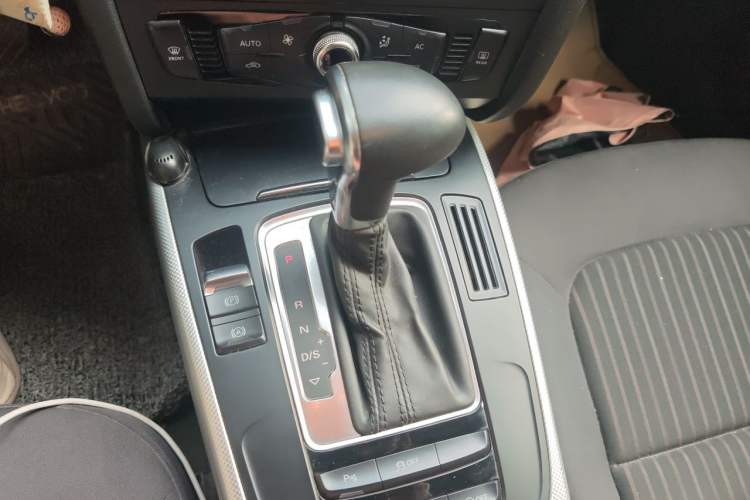 Used Audi A4L 2013 35 TFSI Automatic Standard Model Gear Lever