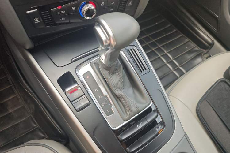 Used Audi A4L 2013 30 TFSI Automatic Comfort Model Gear Lever