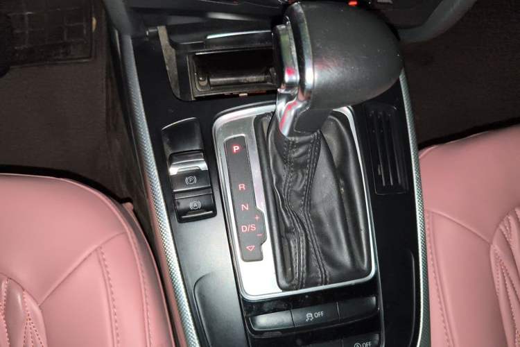 Used Audi A4L 2013 35 TFSI Automatic Standard Model Gear Lever