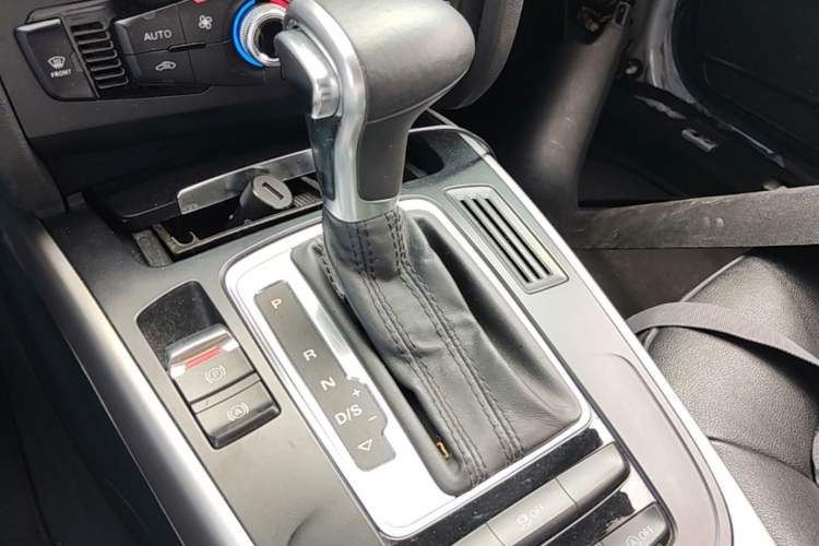 Used Audi A4L 2013 30 TFSI Automatic Comfort Model Gear Lever