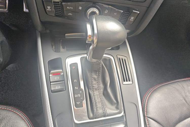 Used Audi A4L 2013 35 TFSI Automatic Standard Model Gear Lever